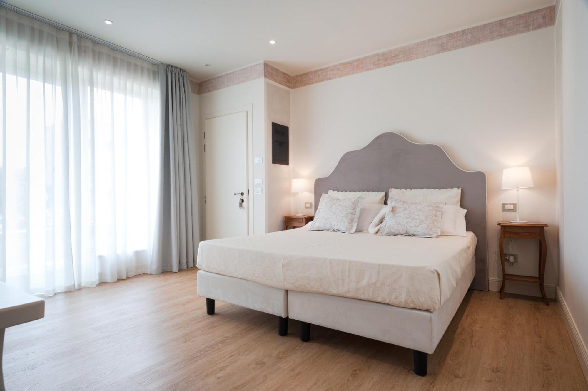 Incanto Di Luna Hotel ซีร์มิโอเน ภายนอก รูปภาพ